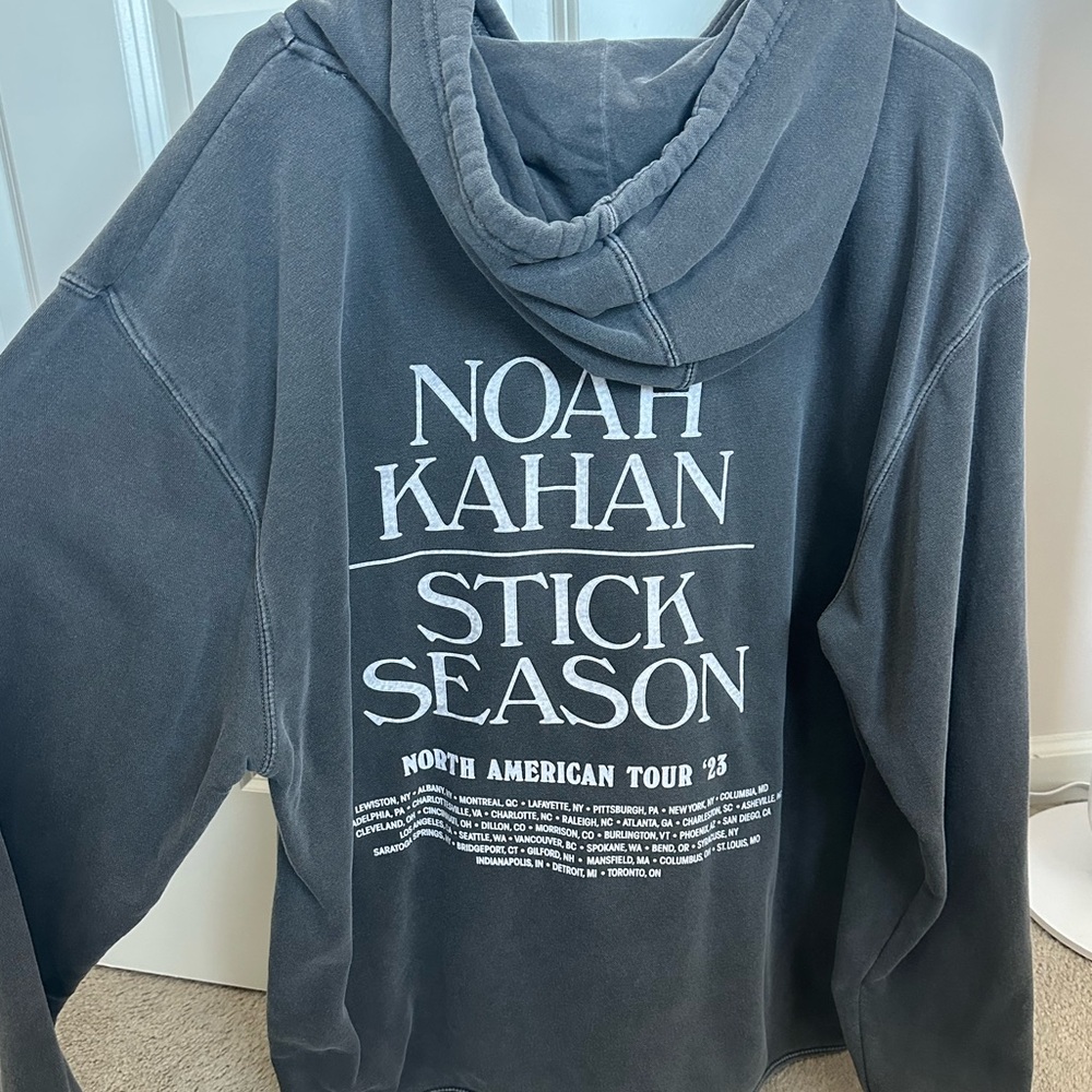 Noah Kahan Stick Season ‘23 Tour Sweatshirt